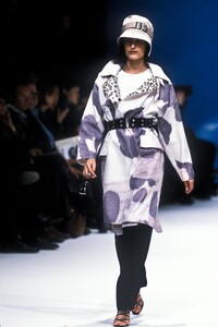 1220495747_JeanCharlesdeCastelbajac1998WomenRTW29.thumb.jpg.b1500ea8d2d9fbef6702a1a0fb301710.jpg