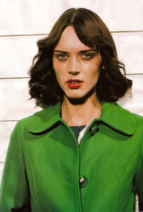1220604110_MarieClaireUS(October2007)-ChillSeekers-009.thumb.jpg.4715d3aa17573809e618f9fc004f9a1f.jpg