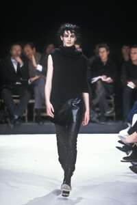 122424913_AnnDemeulemeester1998WomenRTW14.thumb.jpg.b0f8da68ae7659bfa030a726125f339f.jpg