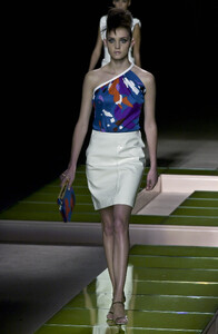 1273377011_Versace2001WomenRTW32.thumb.jpg.1bf57d1333ff2dad34bafb10c1bc291a.jpg