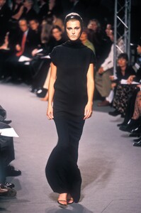 1298732087_Balenciaga1998WomenRTW81.thumb.jpg.e132a05f58f163ef2ca522f5d1a23c26.jpg