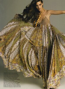 1312167002_VogueUK(March2005)-LightFantastic-011.thumb.jpg.dcabdfb365ee2b4442e31b17b47c25c9.jpg