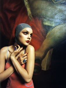 1316260382_VogueItalia(June2004)-IronButterflies-009.thumb.jpg.e4cda834eea5f750f71636328f087451.jpg