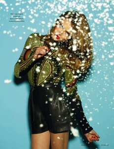 1359817796_LOfficielFrance951(December2010-January2011)-Snow-006.thumb.jpg.8bb1fc7e111a004b6da95adf246595ab.jpg