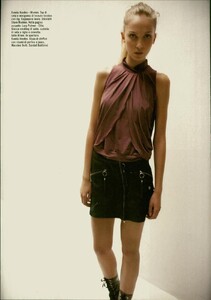 1359834111_ARCHIVIO-VogueItalia(September2004)-StreetStyle-002.thumb.jpg.cb04587e4b4a4609bfc4532fe989f158.jpg