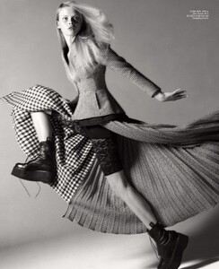 Elle Magazine USA - September 2022. pdf-page-010.jpg