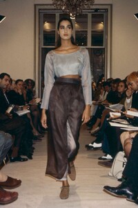 1380998677_PradaRTW-SpringSummer1990(4).thumb.jpg.63255fde31f5af99dc316d5bb3166f16.jpg