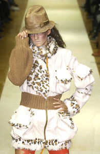 1382149729_LouisFeraud1996HauteCouture30.thumb.jpg.f80ce3d97781297bc8ffd60de2848afd.jpg