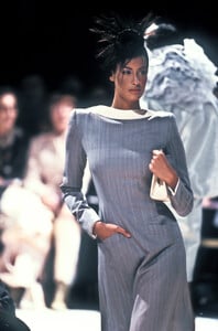 1411241998_Givenchy1996HauteCouture2.thumb.jpg.1f7bb68b9a4e7d3b3a8c5672be35de51.jpg