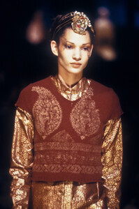 1435482686_DriesVanNoten1997WomenRTW38.thumb.jpg.3398266faa1f08bb5132154e9dbf1294.jpg