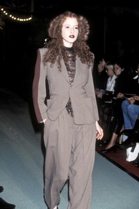 1518953680_JeanPaulGaultier1995WomenRTW51.thumb.jpg.f49a33b65b976465d837cf21e0f88df3.jpg