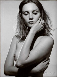 1519199642_LOfficielFrance891(December2004-January2005)-Cinroman-005.thumb.jpg.6583770ef17baf945f0c7d45a96a01ac.jpg