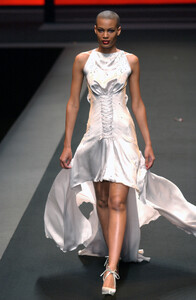 1533071523_JeanLouisScherrer2002HauteCouture94.thumb.jpg.50721d774cf5c50214072011a16d9c4e.jpg