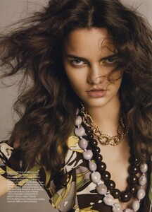1539498096_VogueUK(March2005)-LightFantastic-009.thumb.jpg.36ba8d0bc89f2162b8f5508cba6f4ba5.jpg