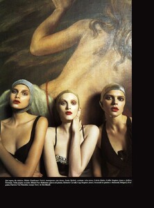 156112001_VogueItalia(June2004)-IronButterflies-006.thumb.jpg.3688ab3f76ccc7404875e066e9ac0035.jpg