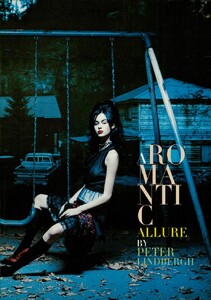 1563327968_ARCHIVIO-VogueItalia(December2004)-ARomanticAllure-002.thumb.jpg.2e90dc7aae70b902ab6fc12d1c3bc9c3.jpg