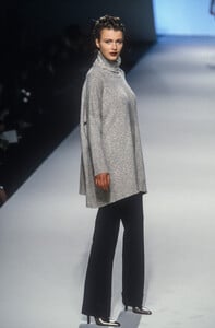 1594854429_SalvatoreFerragamo1998WomenRTW46.thumb.jpg.4b6e42d516f94fb48f5c334e2fd3b0e2.jpg