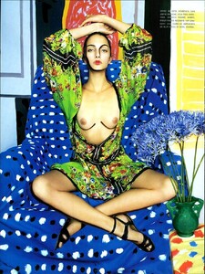 1620137717_ARCHIVIO-VogueItalia(June2006)-ThePoeticAllure-005.thumb.jpg.aa65ea6c0d608cabf88cc1a111bfe2e4.jpg