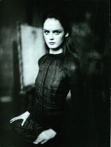 1654342496_ARCHIVIO-VogueItalia(February2006)-Memoirs-005.thumb.jpg.95c46caf3177c76087a38a7c01fa6532.jpg