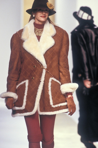 1659823604_FashionClassic_CHANELFall_Winter1988.thumb.png.007ff3d1a603267b9e176ce99da36a0e.png