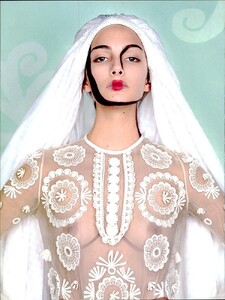 1841586167_ARCHIVIO-VogueItalia(June2006)-ThePoeticAllure-013.thumb.jpg.70d5d33220bcec9d43c79b615614bb4b.jpg