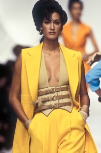 1843678821_ChristianDiorRTW-SpringSummer1993(3).thumb.jpg.501ba5b5585b9f10dc5bd00e1a6b0eac.jpg