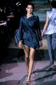 1933243001_KojiTatsuno1998WomenRTW44.thumb.jpg.caef485f8b20b96392d3d1f3aa570275.jpg