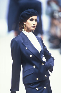 2020691368_Byblos1992WomenRTW32.thumb.jpg.3af687dc1f316a628f976a9a8d576c97.jpg