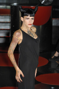 2061862464_NicolasLeCauchoisfall2007couture-.thumb.jpg.c4861d26a95235023a8558aadc66b557.jpg