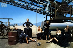 2119792795_VogueItaliaJuly2004-3.thumb.jpg.8b353787db191b6744c594d62a4c659c.jpg