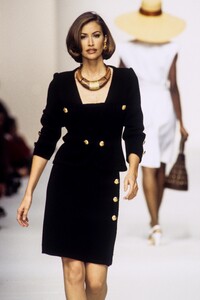 226377247_Givenchy1993WomenRTW106.thumb.jpg.0bef79ea4297596d423947d1da2e98f7.jpg