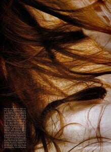 238700281_VogueItalia(March2004CoutureSupplement)-Quintessence-009.thumb.jpg.d90177f9709689d016aeeca653b3d8a8.jpg