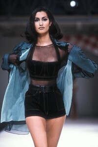 265003450_AzzedineAlaia1991WomenRTW20.thumb.jpg.734b77036e8eea88d2fd777c102550e7.jpg