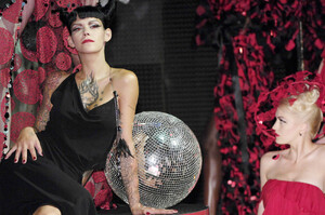 297813511_NicolasLeCauchoisfall2007couture---.thumb.jpg.8b917f2d623b73da469d489df8af21a9.jpg