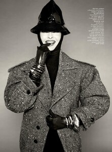 Vogue UK 09.2022 -page-012.jpg
