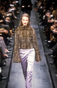 316700886_Fendi1998WomenRTW24.thumb.jpg.4b2193c6035659d47bbf8436ad8ea2b1.jpg