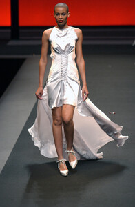 337338544_JeanLouisScherrer2002HauteCouture93.thumb.jpg.3a26edc3bc2bc55117b4b2fac79cb5cc.jpg