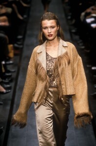 371388113_Fendi1998WomenRTW68.thumb.jpg.74f8ecbd97a4bda04719c13c65baa40c.jpg