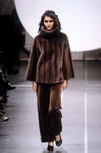 40788417_JeromeLHuillier1998WomenRTW62.thumb.jpg.248b78a87c602ed0f6c6adddfb4b2faa.jpg