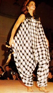 429590209_ModeEtMode(JP)1978-Spring(179)-IsseyMiyake(Paris)-PP(1).thumb.jpg.7691be5fa97e53f34ee8c9f7acef3902.jpg