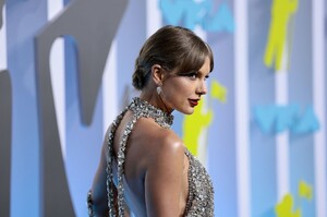 432783656_taylorswiftoutfitsat2022mtvvmas26.thumb.jpg.1bbf6821db3fce0ef89a77540b8724ef.jpg