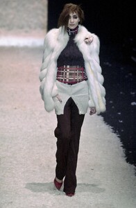 513301120_JeanPaulGaultier2001WomenRTW50.thumb.jpg.badf9474ef103ac864e2127307130538.jpg