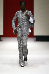 573191414_GianfrancoFerre2003WomenRTW10.thumb.jpg.84546cd04ed2510883fcde030178ebc8.jpg