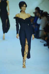 57793299_ChristianDiorRTW-SpringSummer1993(4).thumb.jpg.e3224956b43bd8831d291907e8c58efe.jpg