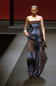 623474260_JeanLouisScherrer2002HauteCouture48.thumb.jpg.0f9c91215f583575ca07ff1dcad4f00a.jpg