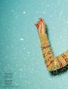 625620166_LOfficielFrance951(December2010-January2011)-Snow-013.thumb.jpg.b8730977f56937b6066d4d0c73545519.jpg