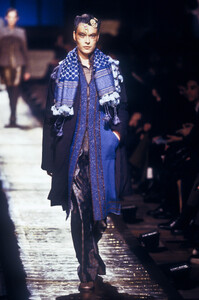 637295509_DriesVanNoten1997WomenRTW21.thumb.jpg.acd8acaa1bb6946eb0f02428d61aada1.jpg