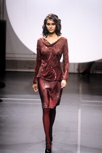 721967383_JeromeLHuillier1998WomenRTW57.thumb.jpg.c5c9554f436e38c9002f6bf2fb79537e.jpg