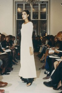 796365017_PradaRTW-SpringSummer1990(3).thumb.jpg.0d1362181568ab9b0f5301015e85cf48.jpg