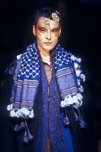 797988747_DriesVanNoten1997WomenRTW24.thumb.jpg.d9d543f1a06f38edb07d270b51850cf2.jpg